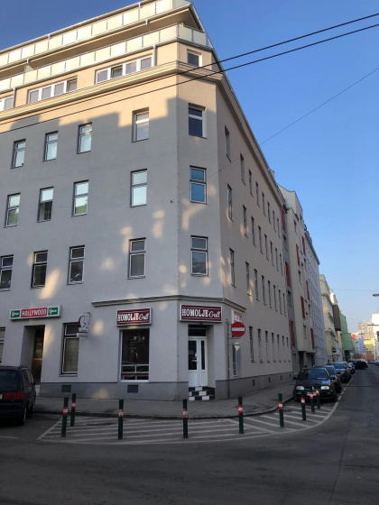 Modern apartment with balcony — забронировать отель в вене