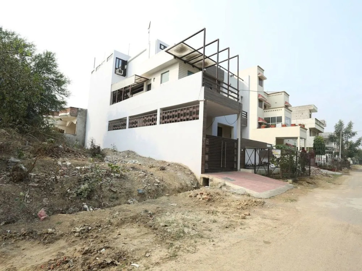 OYO 12220 Krishnavi INN - Hotel in Λάκναου - Photo 1
