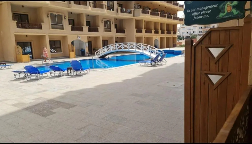 Beautiful apartment with sea and pool view — отель с удобствами в Хургаде