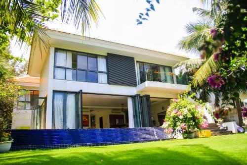 Villa 5 Bdrs Ocean view villa - Free Airport Pick Up — отель в Дананге, Вьетнам