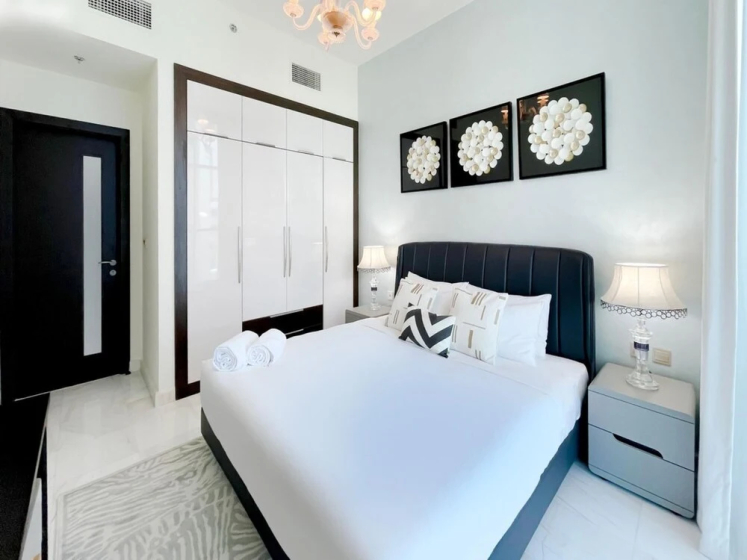 Chic 3BR Apt Near Dubai Mall - Hotel in ดูไบ - Photo 1