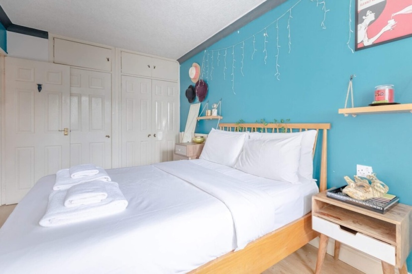 Vibrant 1BD Flat - 8 Mins to Dalston, Hackney! — забронировать отель в Лондоне