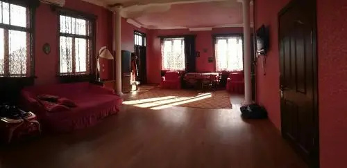 Lala Guest House — отель с удобным расположением в Кобулети
