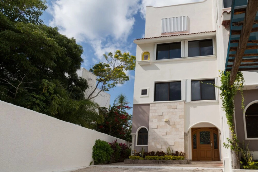 CASA REAL: Increíble casa sobre la laguna - Cottages_and_Houses in Cancún - Photo 1