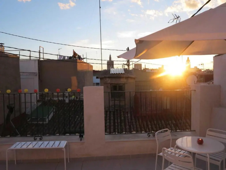Цены на Hulot B&B Valencia в Валенсии