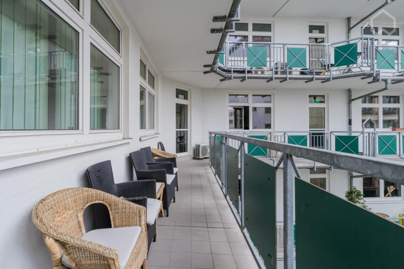 Spacious and modern furnished apartment for 10 guests — отель с удобствами в Берлине