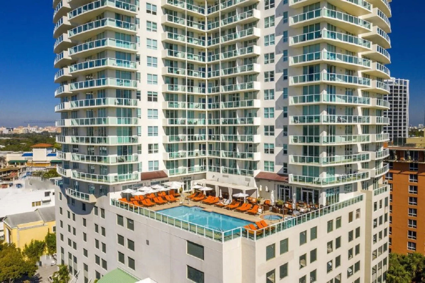 Sonesta Coconut Grove Miami — отель с удобным расположением в Майами