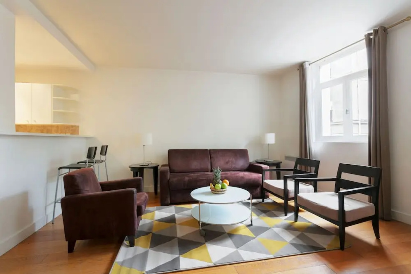 Цены на Parc Monceau - Courcelles Apartment в Париже