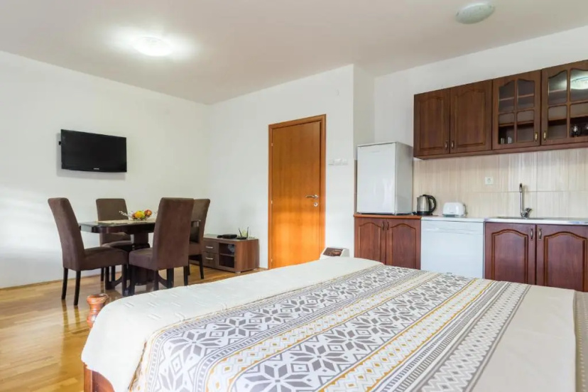 Bright Guest House — отель в Подгорице, Черногория