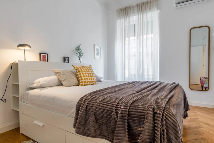 JOIVY Lovely Flat For 2, Quiet Street Near Centre — отель с удобствами в Милане