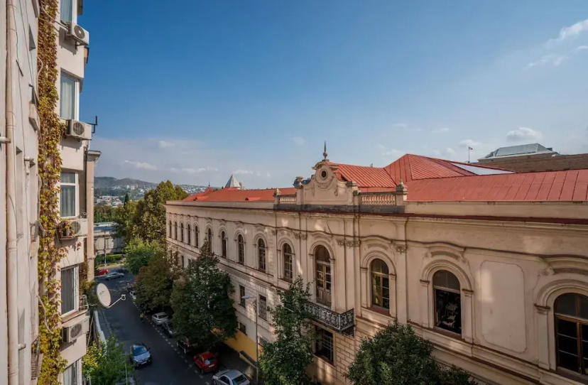 Apartment Alpha Tbilisi — отель с удобствами в Тбилиси