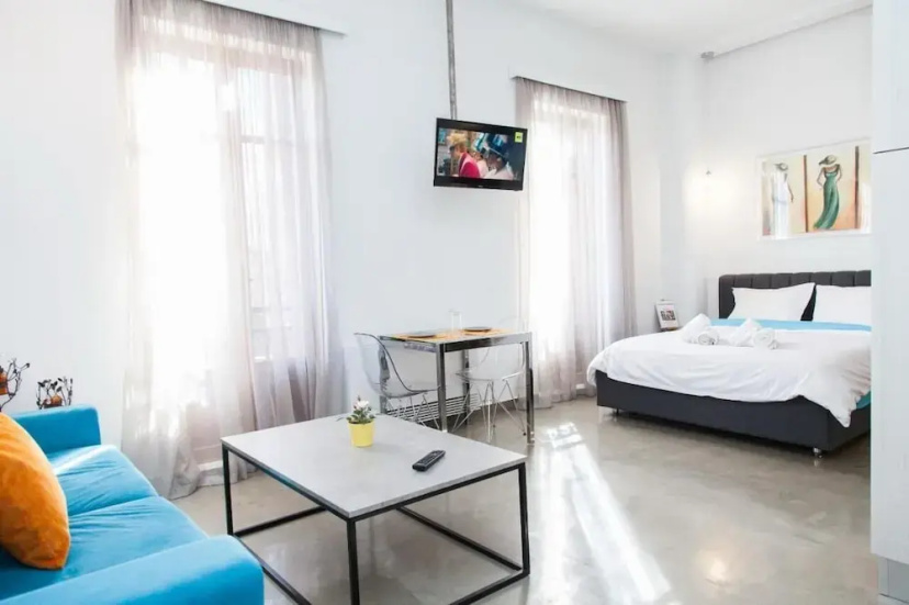 Цены на Beautiful Apt. close to Monastiraki в Афины