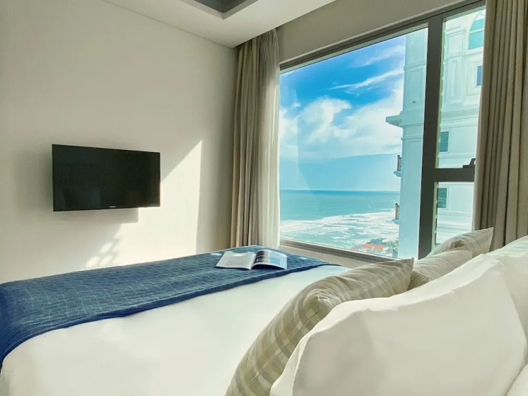 Stunning Beachfront 2bdr Condo Across My Khe Beach — комфортный отель в Дананге