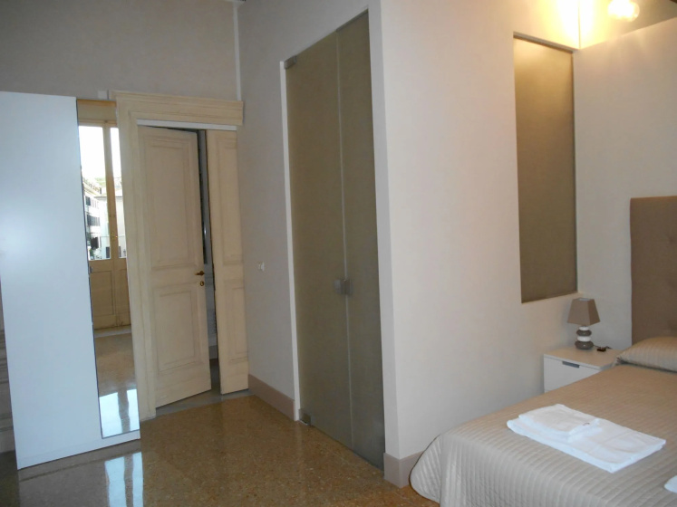 Azzurra Guest House — забронировать отель в Риме