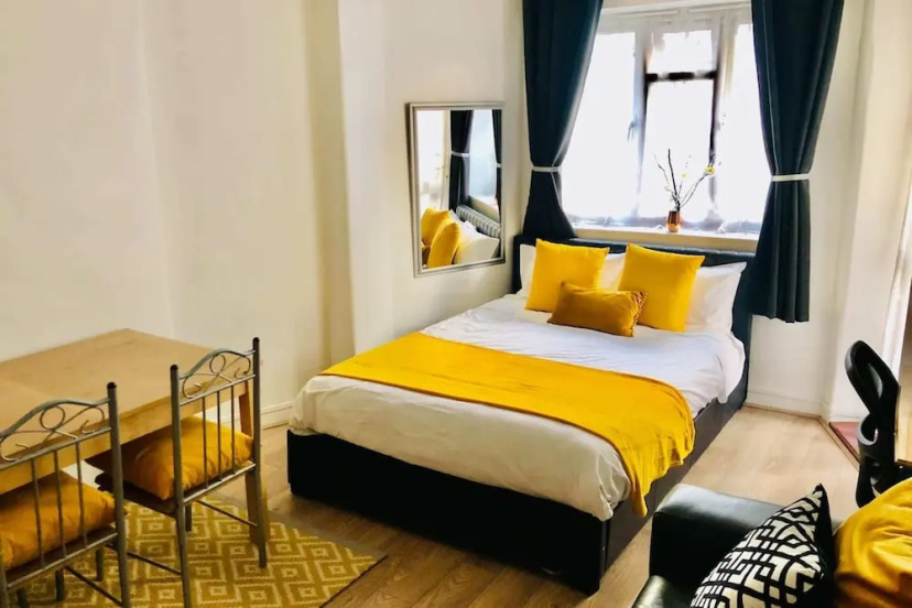 Spacious Bright 3 Bedroom Apartment in London Bridge Area — отель с удобствами в Лондоне