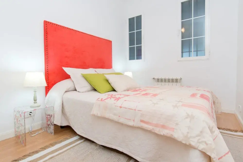 Duplex Plaza Santa Ana — отель с удобным расположением в Мадриде