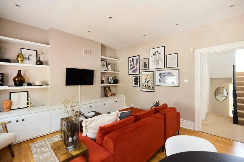 The Waterlow Park Wonder - Trendy 2bdr With Study Room and Patio — отель с удобным расположением в Лондоне