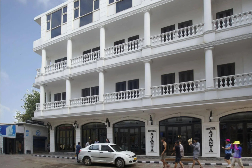 Hotel Ajanta — отель с удобствами в Дели