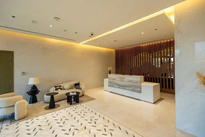 SuperHost - Serene 1BR in District One With Artificial Beach — отель с удобствами в Дубае