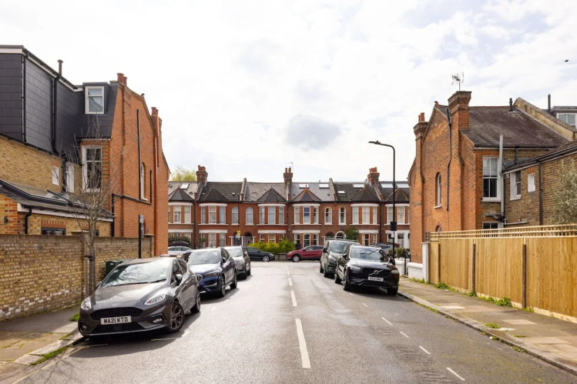 2 Bed Garden Flat in Balham — отель с удобствами в Лондоне