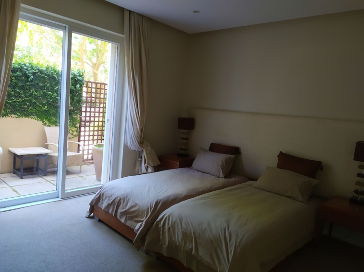 Two Bedroom Apartment - Fully Furnished and Equipped — комфортный отель в Кейптауне
