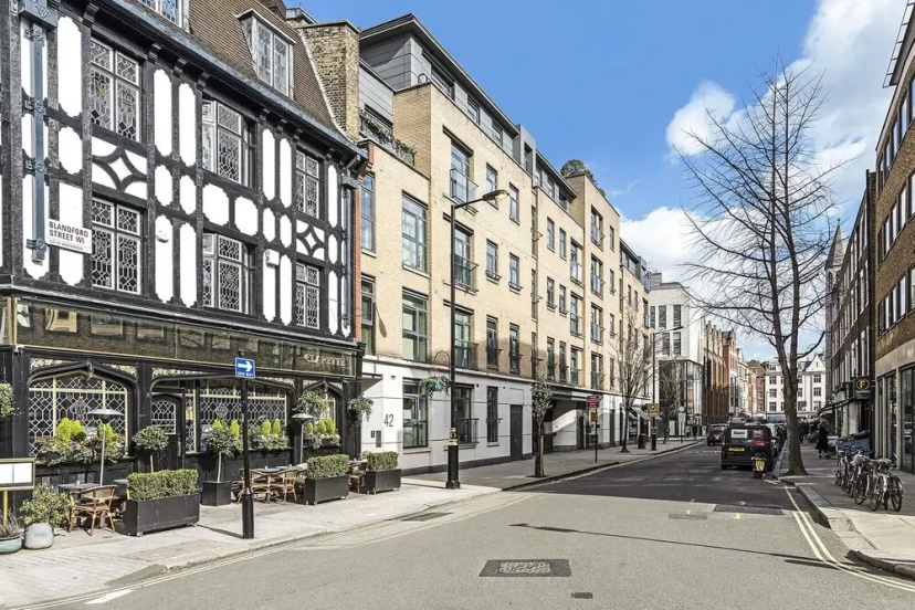 Цены на Marylebone - Blandford Street - Contemporary And Joyful Apartment - Sleeps 4 в Лондоне