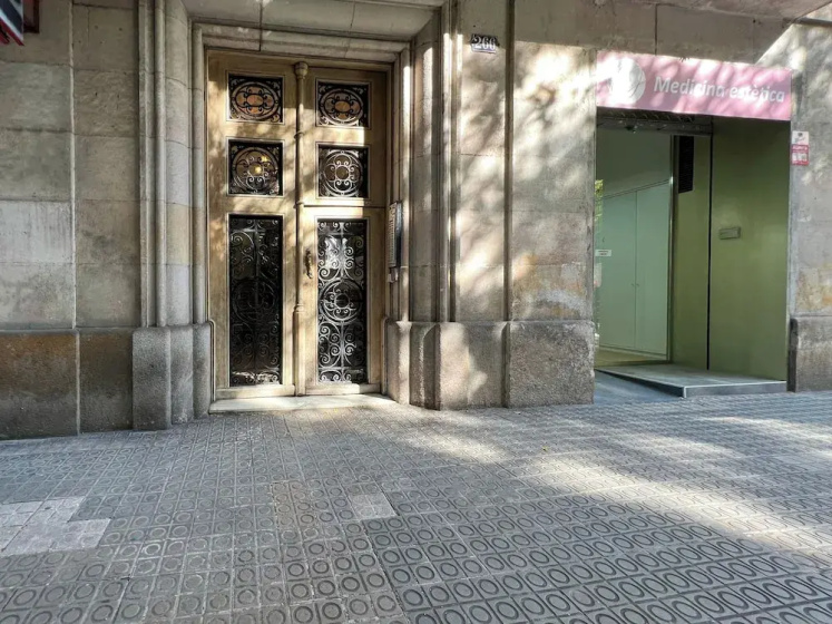 Stay U-nique Apartments Rossello — отель с удобным расположением в Барселоне