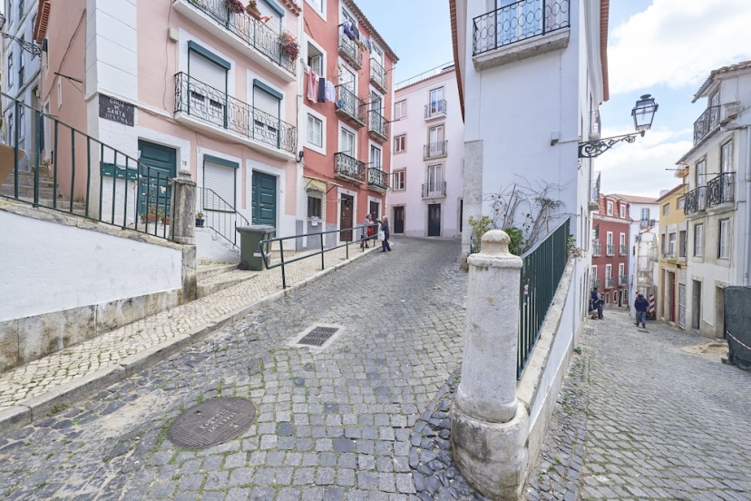 Alfama Light-Filled Apartment, By TimeCooler — отель с удобным расположением в Лиссабоне