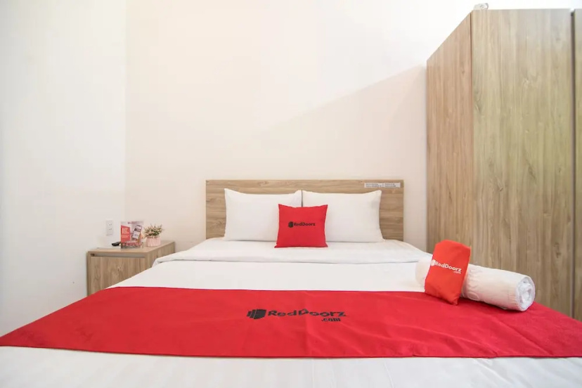 RedDoorz Plus near Bai Truoc — забронировать отель в Хошимине