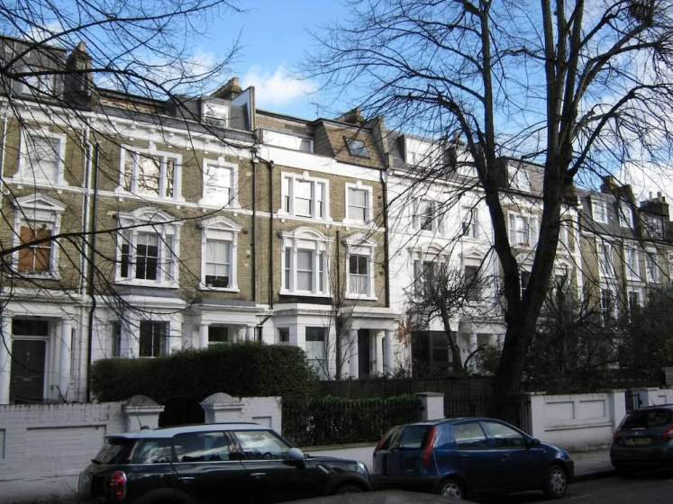 Beautiful 1-bed Apartment in Kensington, London — отель с удобствами в Лондоне