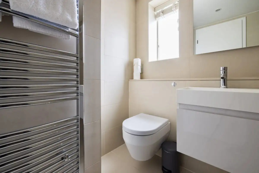 The Fulham Nook - Modern & Stunning 4BDR Home with Garden — забронировать отель в Лондоне