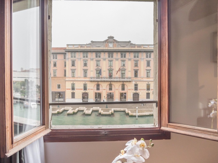 Grand Canal Suites — отель с удобным расположением в Венеции