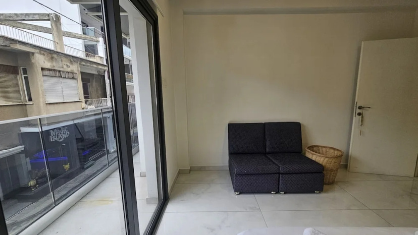 12 LCA - Stay Finibreeze Apartment — комфортный отель в Ларнака