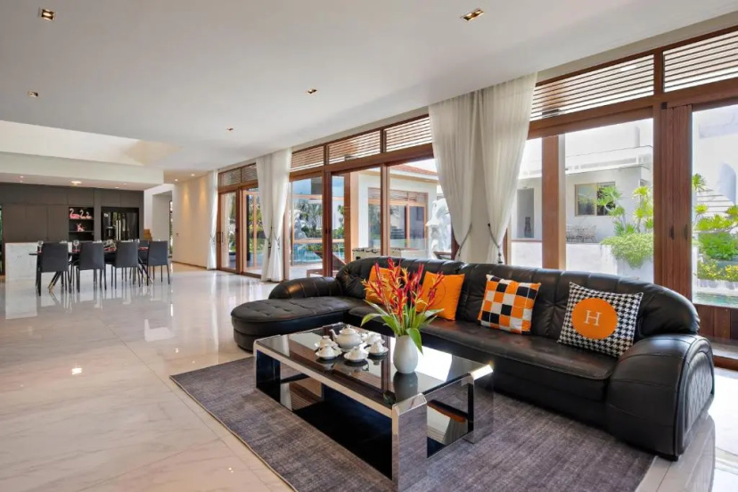 Цены на Deluxe villa along the beach в Дананге