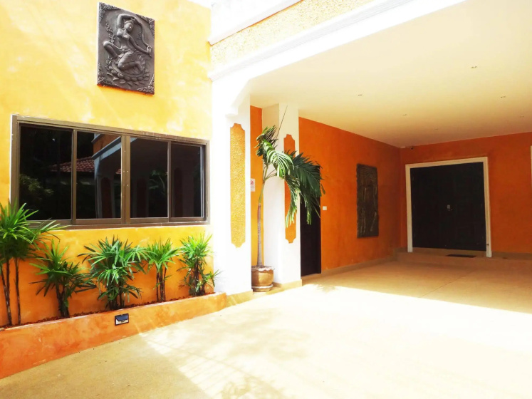 HIDELAND Luxury Pool Villa Pattaya Walking Street 5 Bedrooms — отель с удобным расположением в Паттайе