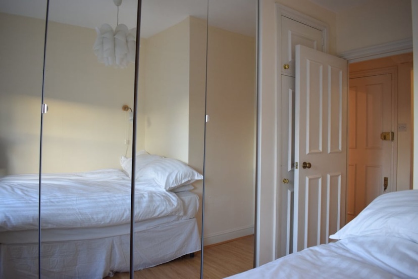 Цены на Cozy 1 Bedroom Flat near Primrose Hill в Лондоне