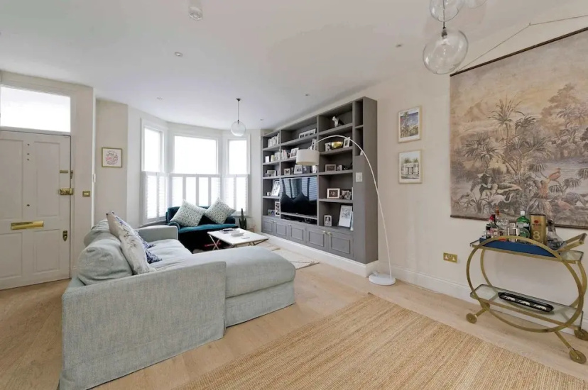 Цены на Central London 4BR Queens Park Family Home With Garden в Лондоне