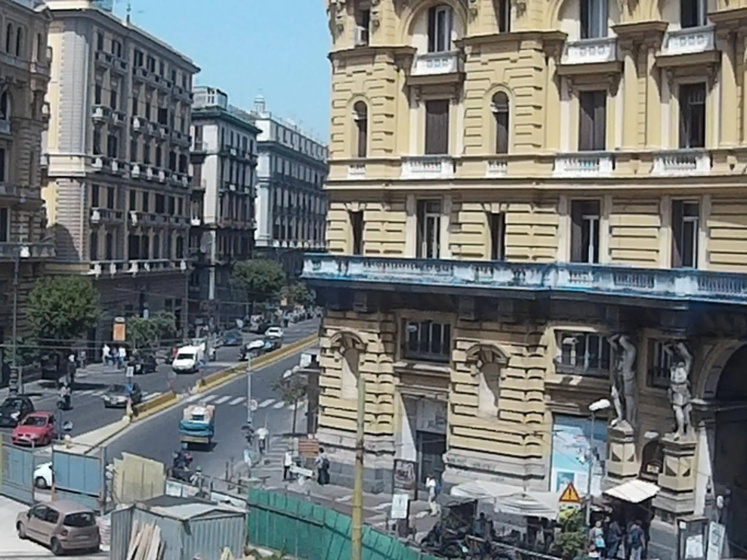 Be Italian Flat Duomo 10 2 — отель в Неаполе, Италия
