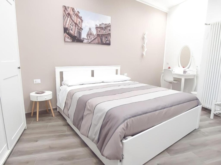 Цены на Garibaldi Rooms 29 - Piazza Marina a Palermo - In pieno Centro. в Палермо