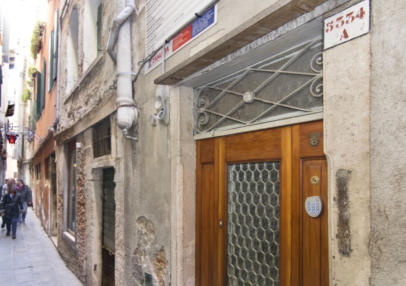Ca' Alberto Apartments 1 — отель с удобным расположением в Венеции