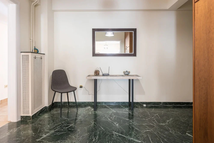 Comfy Apartment in Acropolis Area — забронировать отель в Афины