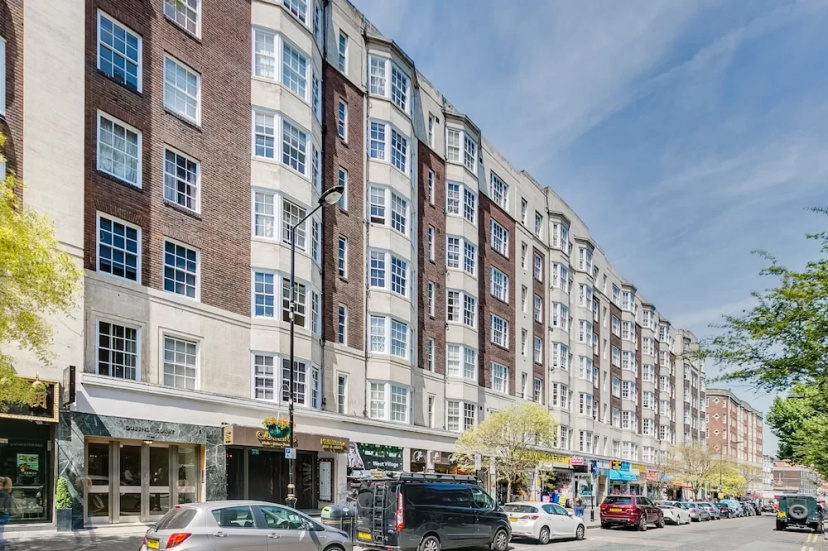 Luxurious 2 Bedroom In Bayswater — забронировать отель в Лондоне