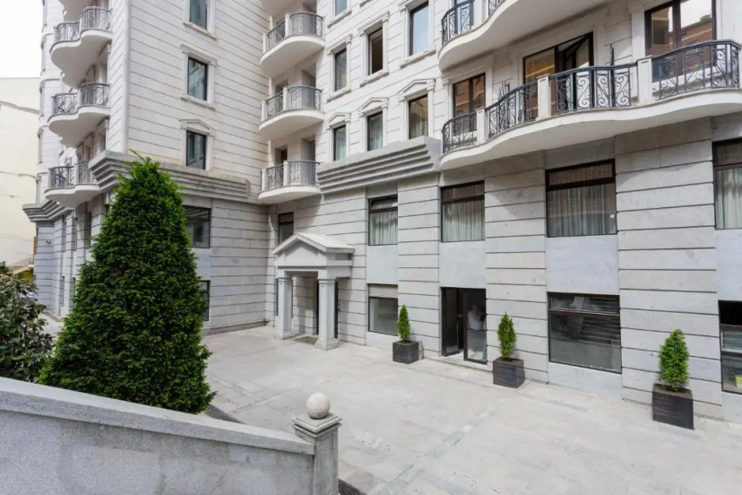 Central Cosy 5BD-5BATH Apartment — комфортный отель в Тбилиси