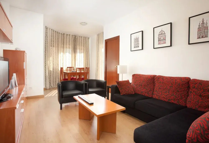Apartment Pavia — отель с удобствами в Барселоне