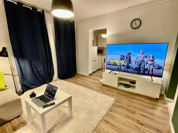 HOLIDAY 3 fast WiFi 70’TV Netflix HBO Max AppleTV — отзывы гостей и цены