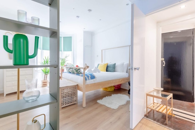 Central & Charmingly Curated 1BD Wifi Fulham — отель с удобствами в Лондоне