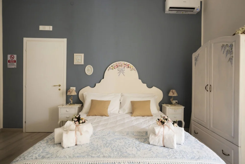 La Maison Romantique — отель с удобным расположением в Неаполе