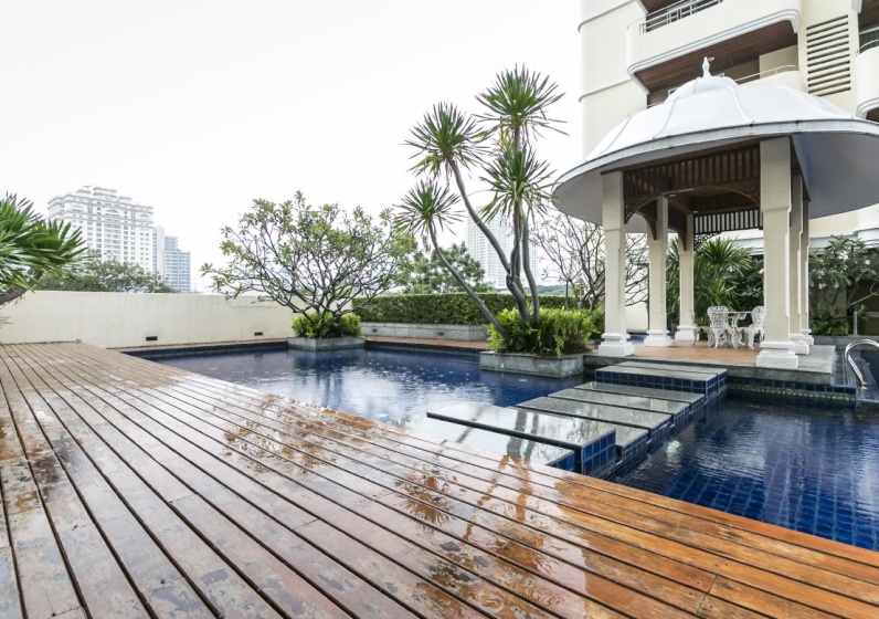 Piyathip Place Serviced Apartment — отель с удобным расположением в Бангкоке