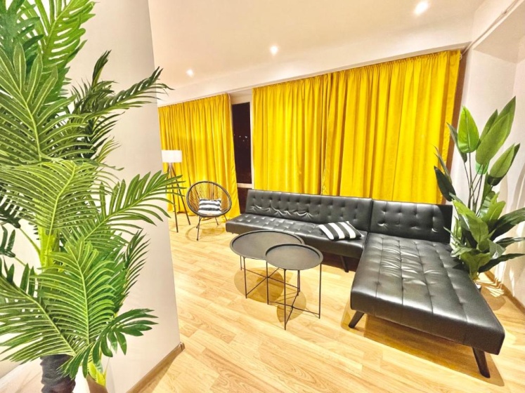 2 Bedroom Apartment on Chavchavadze Ave — отель с удобствами в Батуми