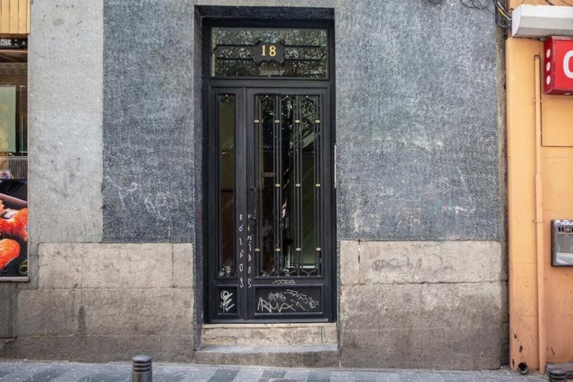 Gorgeous 2bed 2bath in Heart of Madrid City Center — отель с удобным расположением в Мадриде